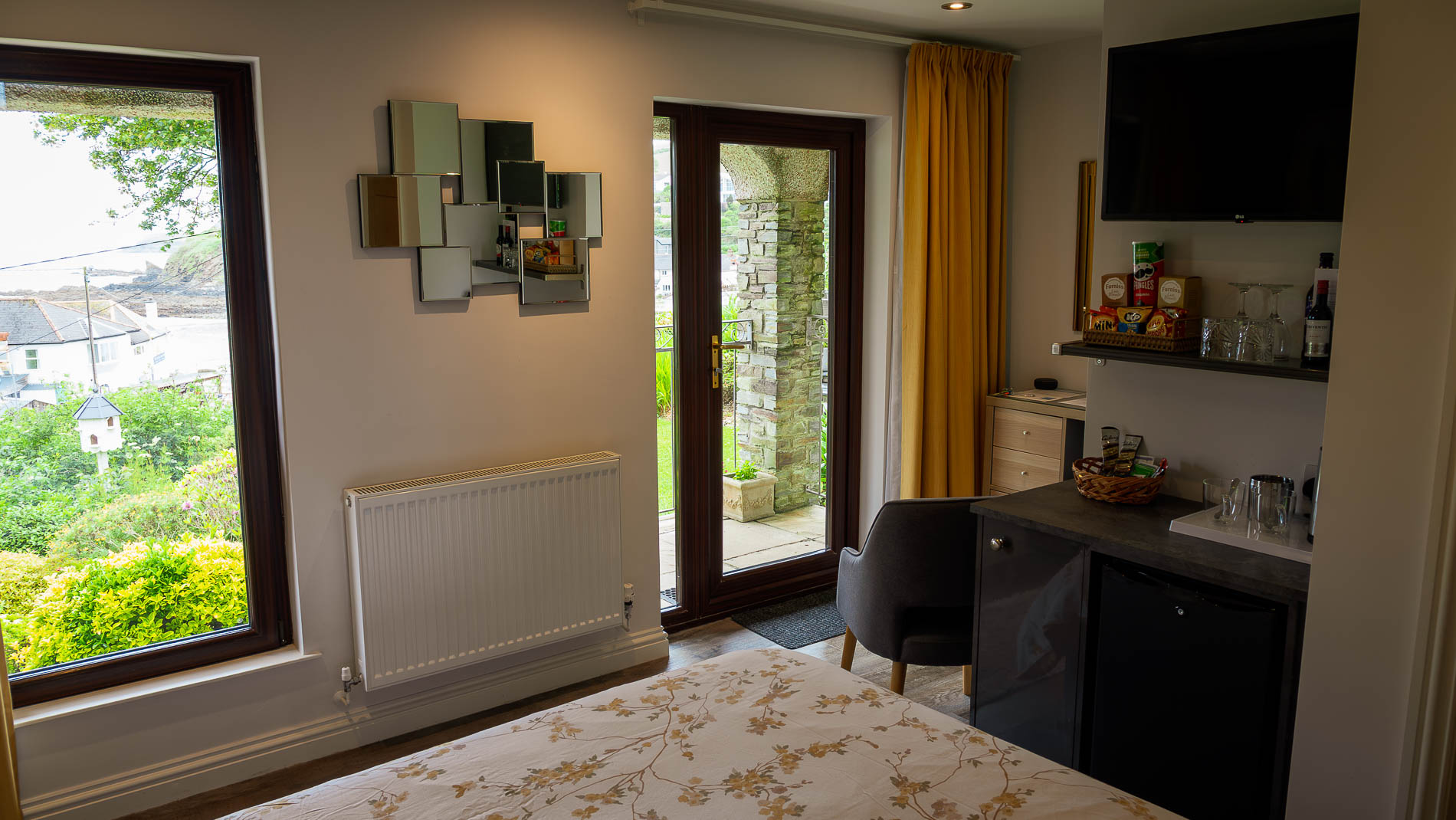 Lanhydrock Room - Luxury King Size Double - Portmellon Cove Guest House